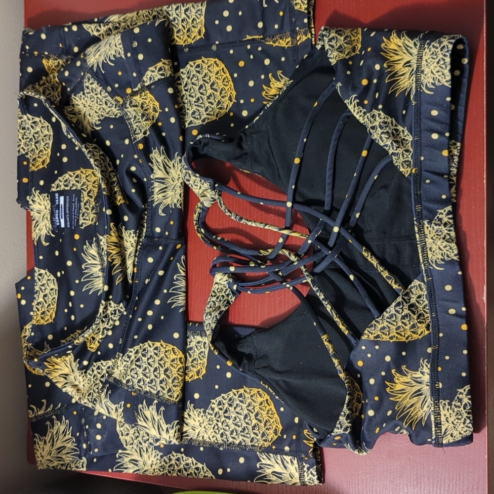Constantly Varied Gear  Fineapple Capri and Bra Set Size M